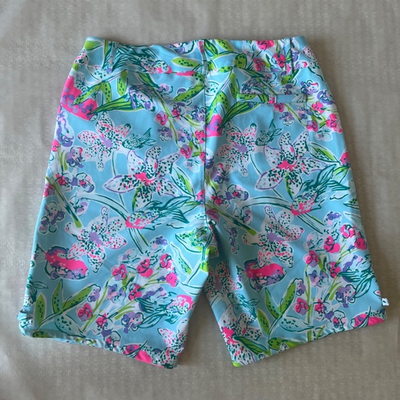 Lilly Pulitzer Fairway Performance Golf UPF 50+ Bali Blue Sway This Way Shorts - Picture 2 of 7